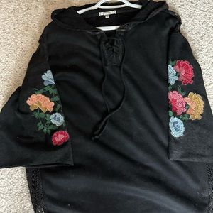 Cute brown sweater hoodie with mid-arm sleeves featuring embroidered flowers